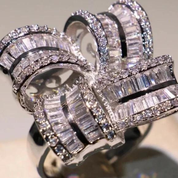 STERLING SILVER DIAMOND FLOWER RING, CUTE RING, SHINY RING. - Picture 3 of 4